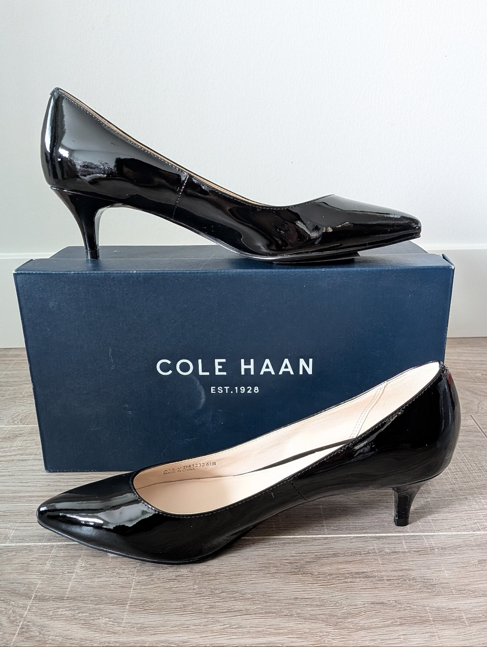 Cole Haan Bethany Black Patent Pointed Toe Kitten Heel Pumps 6.5 NIB